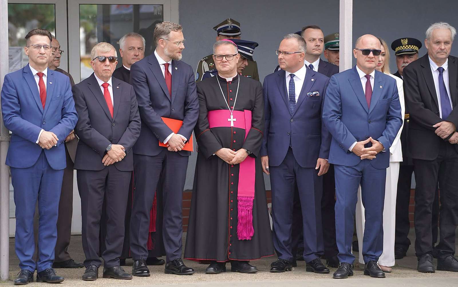 W obchodach 46. rocznicy szczecińskiego sierpnia uczestniczyło szerokie grono przedstawicieli władz państwowych, samorządowych, duchowieństwa, służb mundurowych oraz środowisk kombatanckich.
