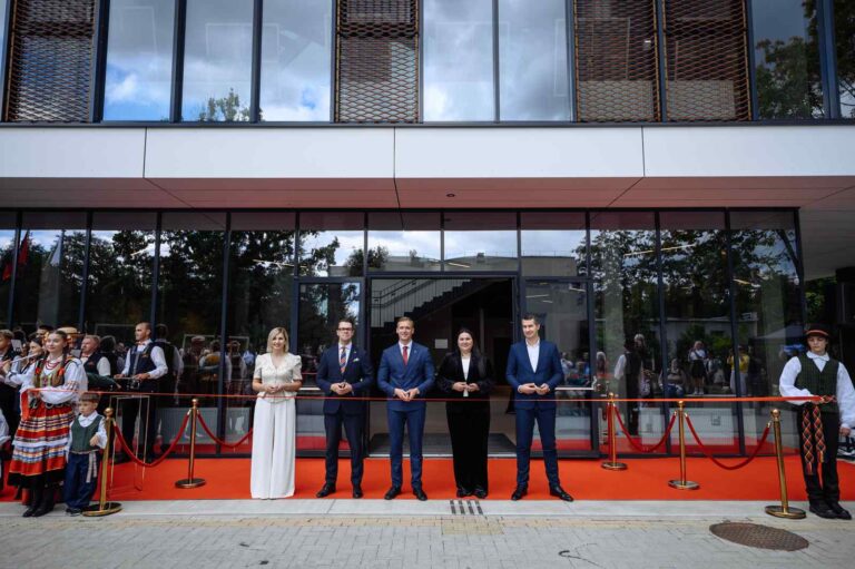 Ceremonia otwarcia nowej placówki w Pogirach, przy ul. Šiltnamių 15A, odbyła się 3 września.