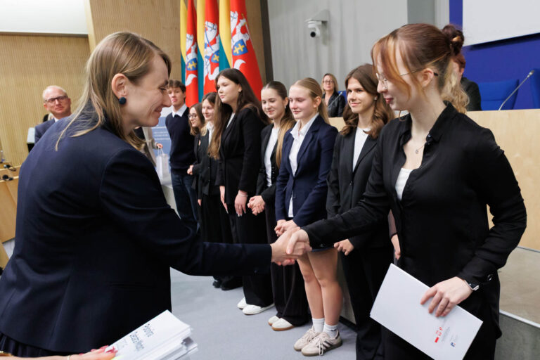 Zdjęcia z Polonijnej Debaty Młodych w Sejmie Litwy [GALERIA]