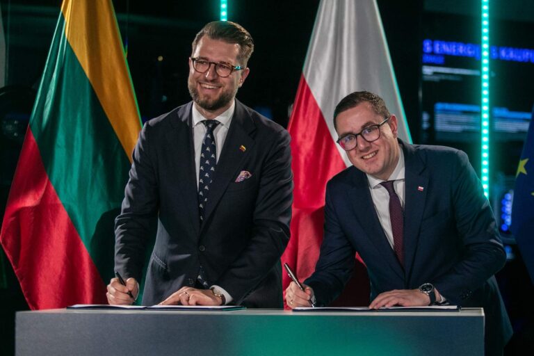 Podczas uroczystości ministrowie Lukas Savickas i Miłosz Motyka podpisali wspólne oświadczenie.