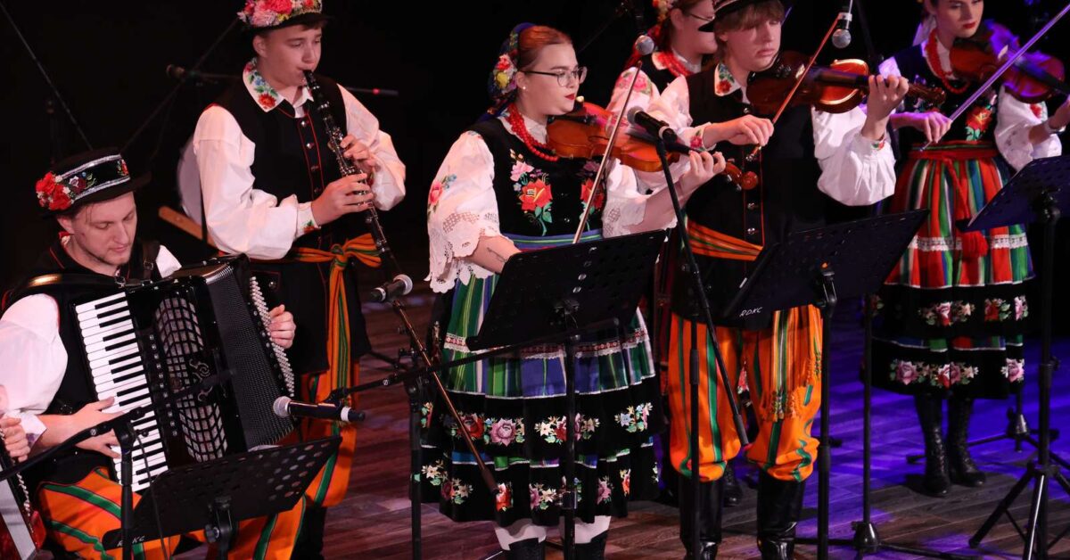 „Gra, gra kapela” — święto muzyki ludowej w Rudominie [Z GALERIĄ]