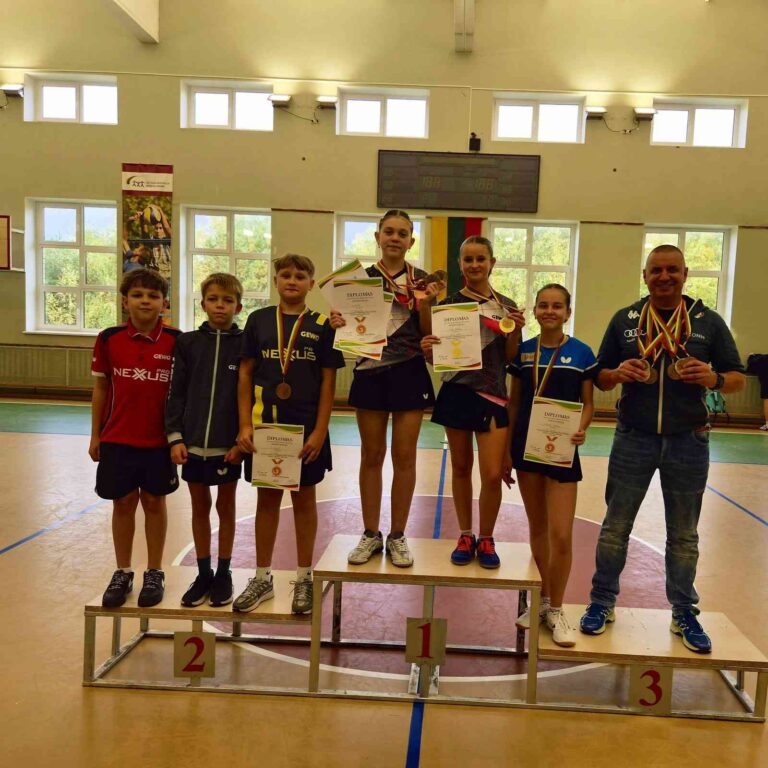 Gratulacje dla Kariny i Eriki z okazji zdobycia tytułu mistrzyń Litwy, a także dla wszystkich zawodników Szkoły Sportowej w Niemenczynie!