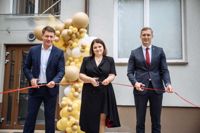 Uroczyste otwarcie zmodernizowanego oddziału szkolnego w Duksztach.