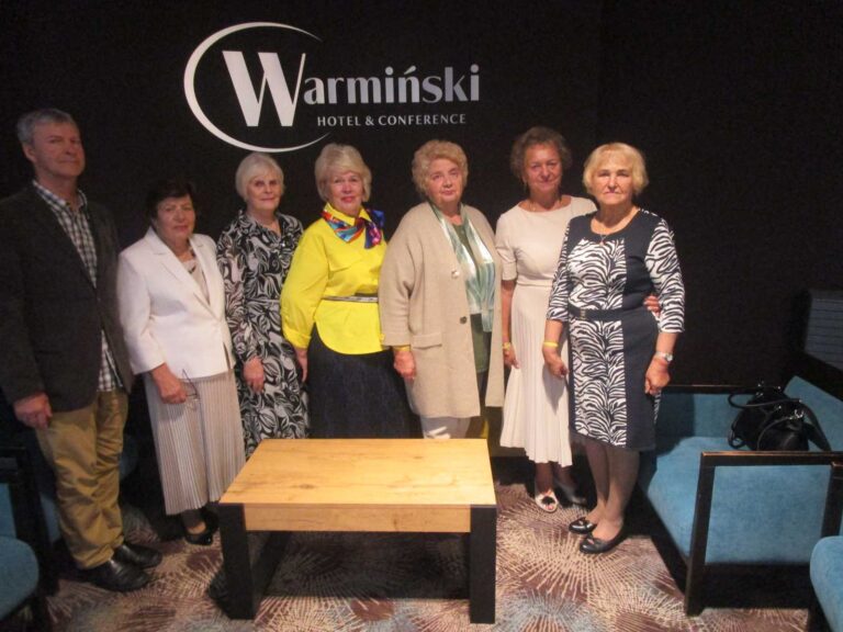 Uczestnicy XVIII Spotkania Integracyjnego z Polskich UTW w Europie z PUTW w Wilnie: Stanisław Wasilewski, Helena Paszuk, Renia Leszczyńska, Danuta Żygis, Monika Pażusińska, Teresa Młyńska i Dorota Kondratowicz.