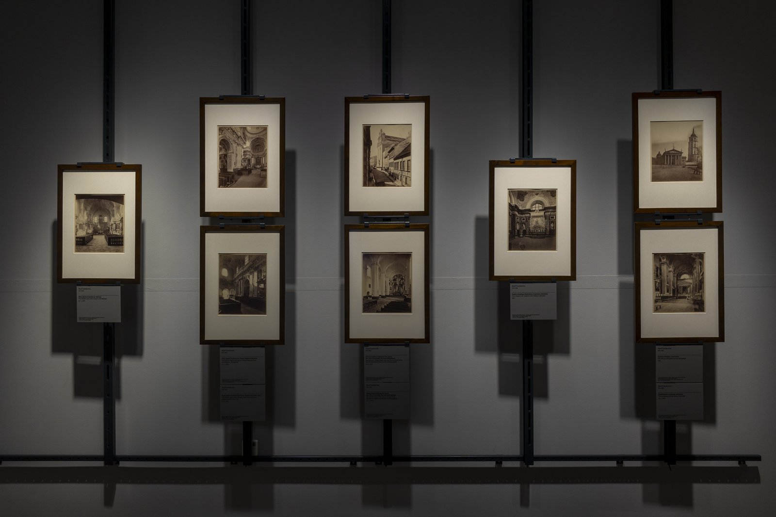 W ramach Galerii Sztuki XIX w. Muzeum Narodowego w Warszawie znajduje się specjalne miejsce poświęcone wyłącznie fotografii, wynalazkowi tamtego stulecia.